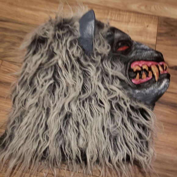 Kid’s Halloween Werewolf Mask Costume Damage - Picture 5 of 11